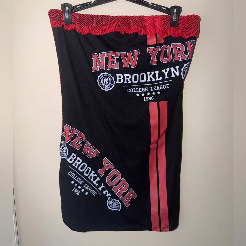 New York Brooklyn Graphic Tube Dress - Black & Red